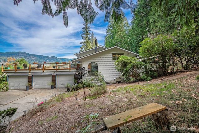 69 North Point Drive, Bellingham, WA 98229