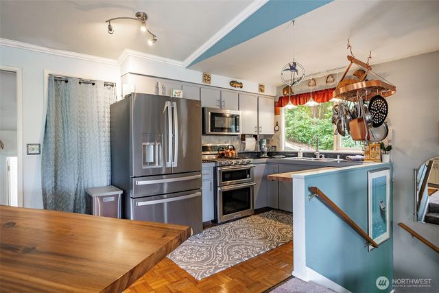 69 North Point Drive, Bellingham, WA 98229