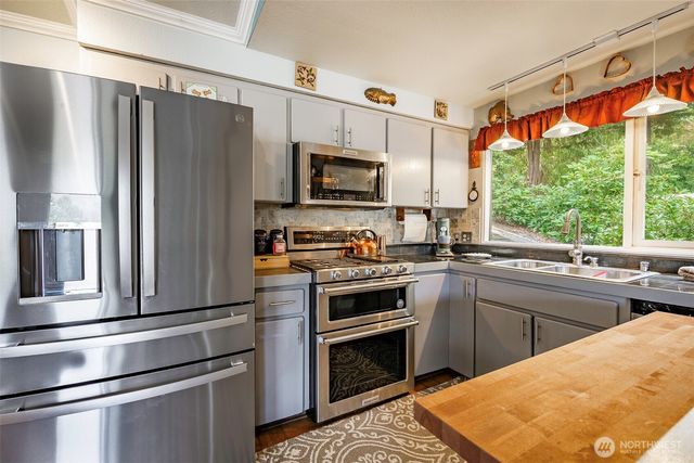 69 North Point Drive, Bellingham, WA 98229