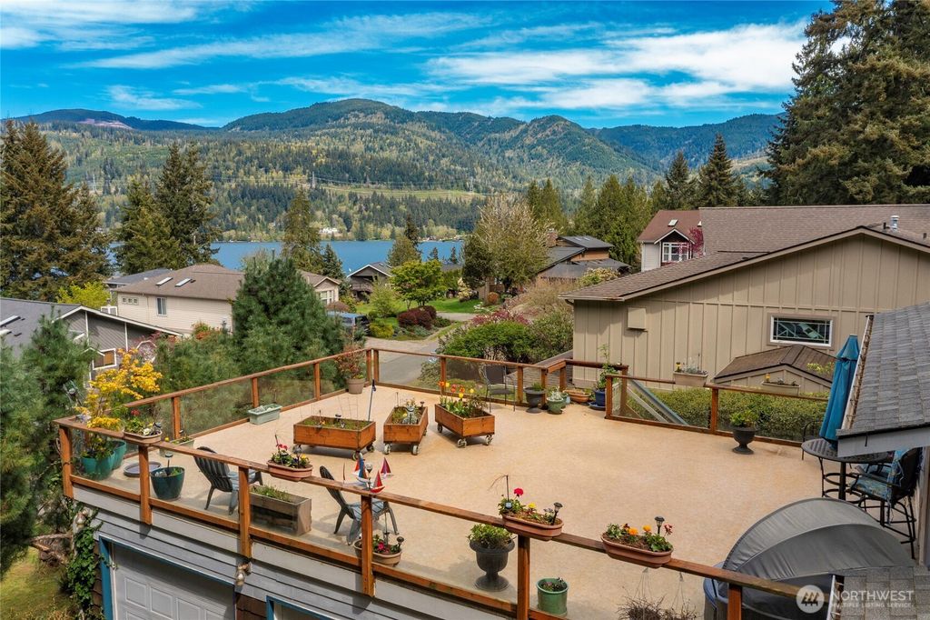 69 North Point Drive, Bellingham, WA 98229