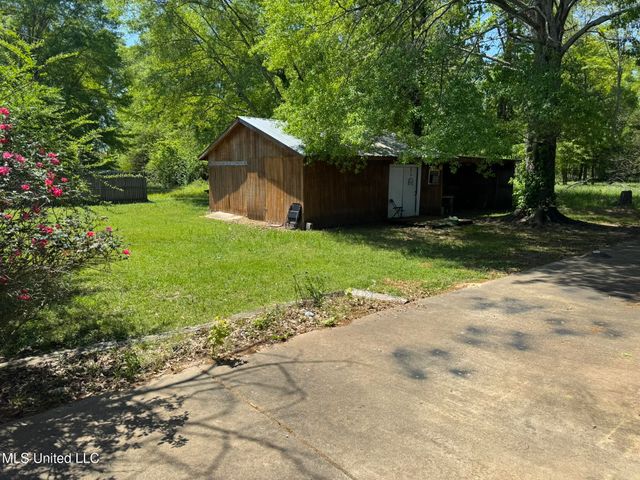 605 Old Canton Road, Carthage, MS 39051