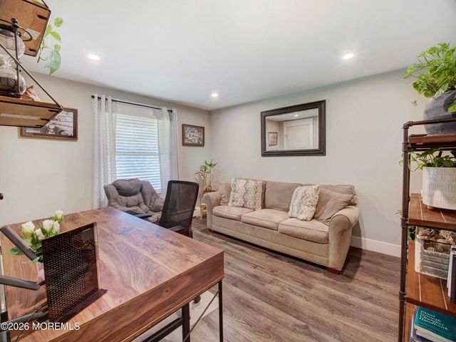 20 Richard Road, Farmingdale, NJ 07727