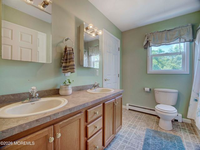 20 Richard Road, Farmingdale, NJ 07727
