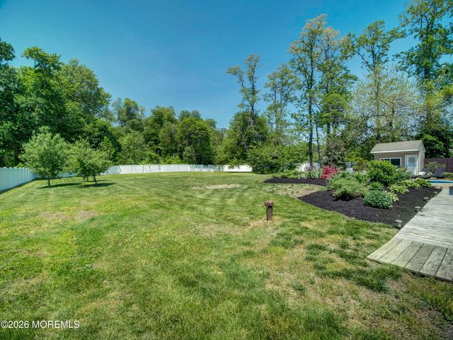 20 Richard Road, Farmingdale, NJ 07727
