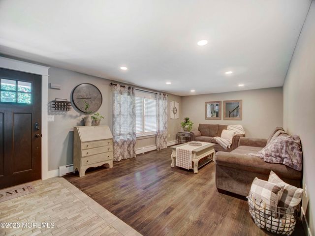 20 Richard Road, Farmingdale, NJ 07727