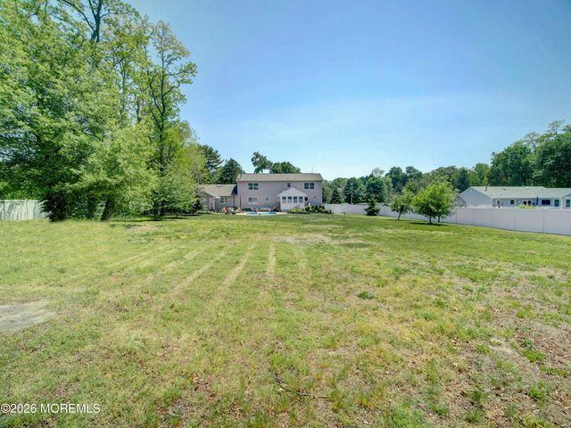 20 Richard Road, Farmingdale, NJ 07727