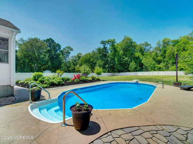 20 Richard Road, Farmingdale, NJ 07727