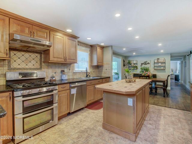 20 Richard Road, Farmingdale, NJ 07727