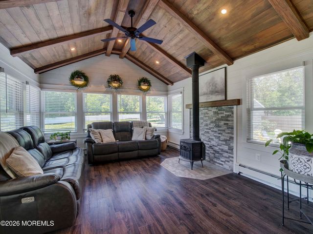 20 Richard Road, Farmingdale, NJ 07727