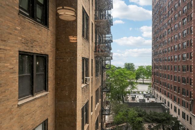 1755 E 55th Street 605, Chicago, IL 60615