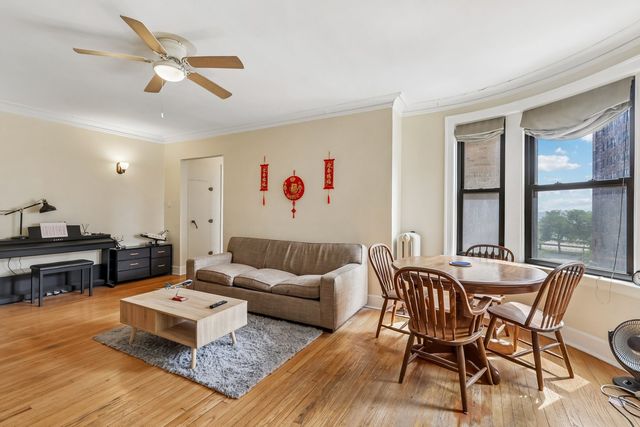 1755 E 55th Street 605, Chicago, IL 60615