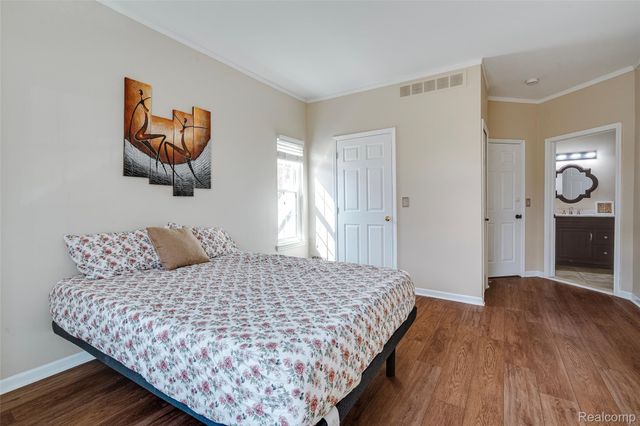 38302 Saratoga Circle, Farmington Hills, MI 48331