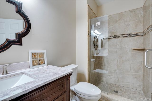 38302 Saratoga Circle, Farmington Hills, MI 48331