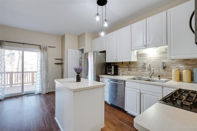 38302 Saratoga Circle, Farmington Hills, MI 48331