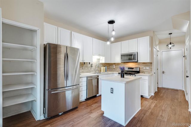 38302 Saratoga Circle, Farmington Hills, MI 48331