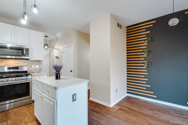 38302 Saratoga Circle, Farmington Hills, MI 48331