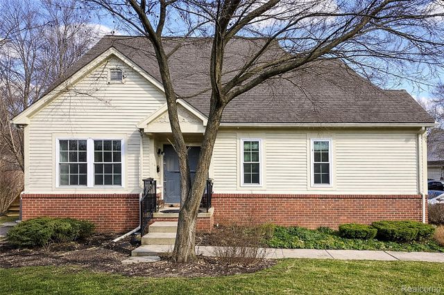 38302 Saratoga Circle, Farmington Hills, MI 48331