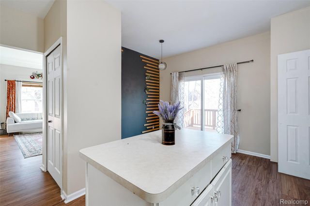 38302 Saratoga Circle, Farmington Hills, MI 48331