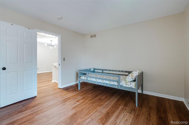 38302 Saratoga Circle, Farmington Hills, MI 48331