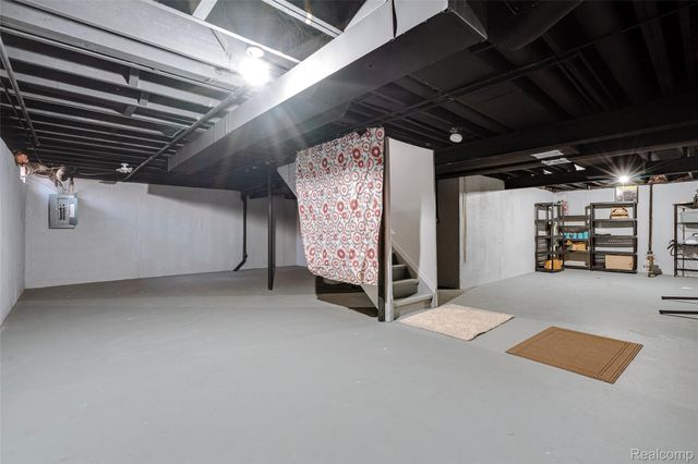 38302 Saratoga Circle, Farmington Hills, MI 48331