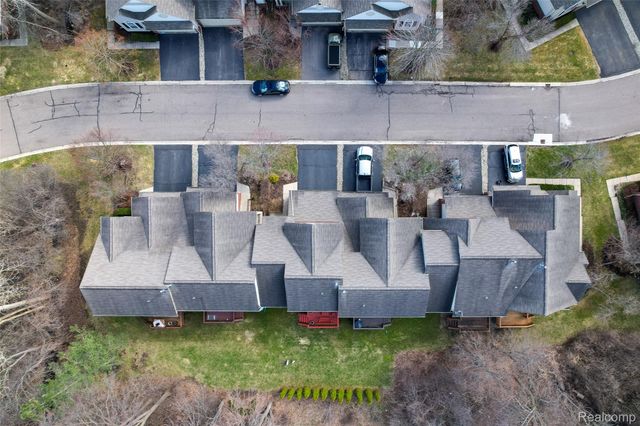 38302 Saratoga Circle, Farmington Hills, MI 48331