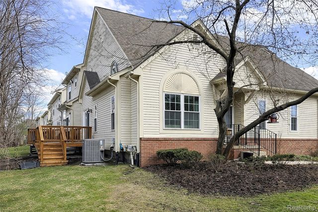 38302 Saratoga Circle, Farmington Hills, MI 48331