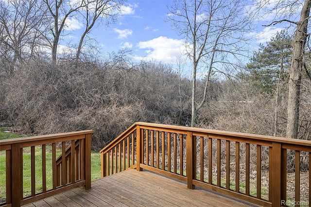 38302 Saratoga Circle, Farmington Hills, MI 48331