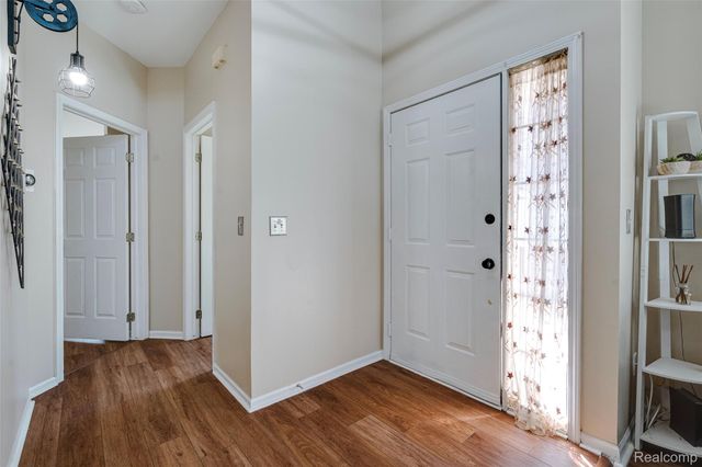 38302 Saratoga Circle, Farmington Hills, MI 48331