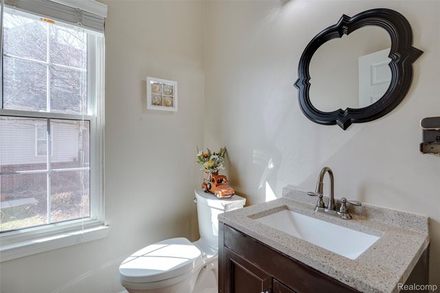 38302 Saratoga Circle, Farmington Hills, MI 48331