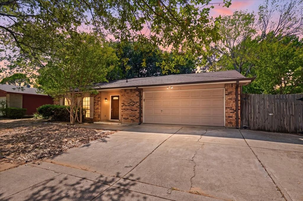 2614 Creekview Drive, Arlington, TX 76016 — photo 2