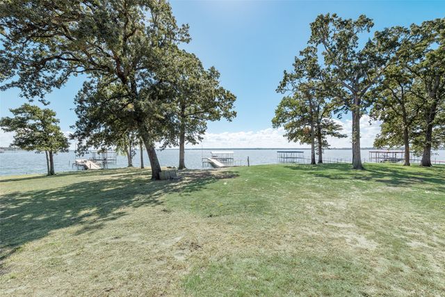 229 Lakeside Drive, West Tawakoni, TX 75474