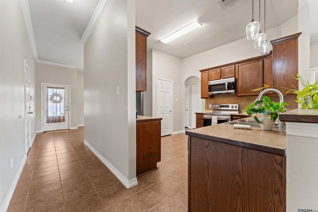 11078 Iberia Dr, Denham Springs, LA 70726