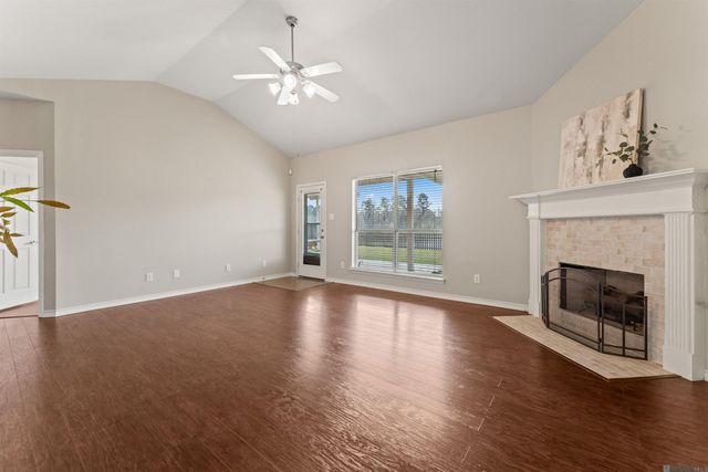 11078 Iberia Dr, Denham Springs, LA 70726