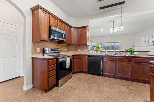 11078 Iberia Dr, Denham Springs, LA 70726