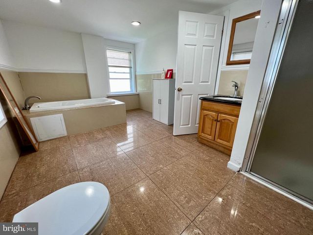 412 N 32ND ST, Philadelphia, PA 19104
