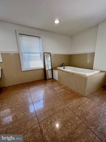412 N 32ND ST, Philadelphia, PA 19104