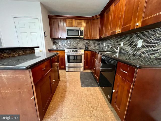 412 N 32ND ST, Philadelphia, PA 19104