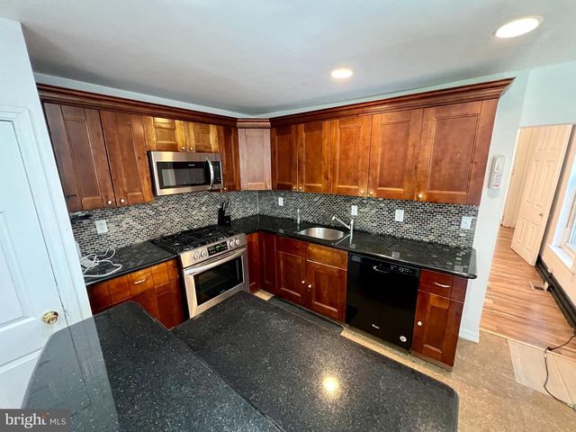 412 N 32ND ST, Philadelphia, PA 19104