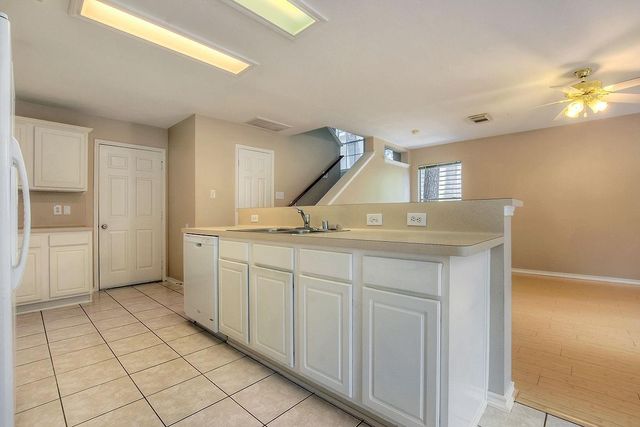 7 Newberry Trail Court, The Woodlands, TX 77382
