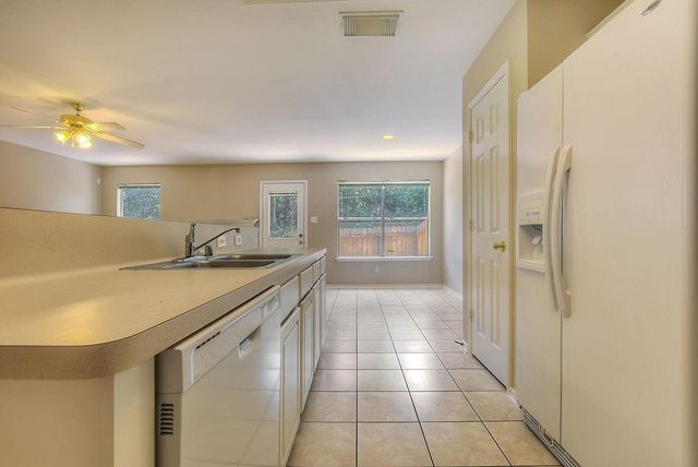 7 Newberry Trail Court, The Woodlands, TX 77382