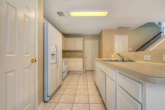 7 Newberry Trail Court, The Woodlands, TX 77382
