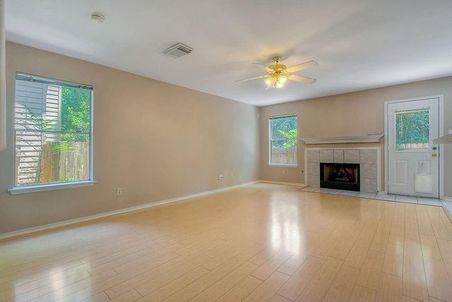 7 Newberry Trail Court, The Woodlands, TX 77382