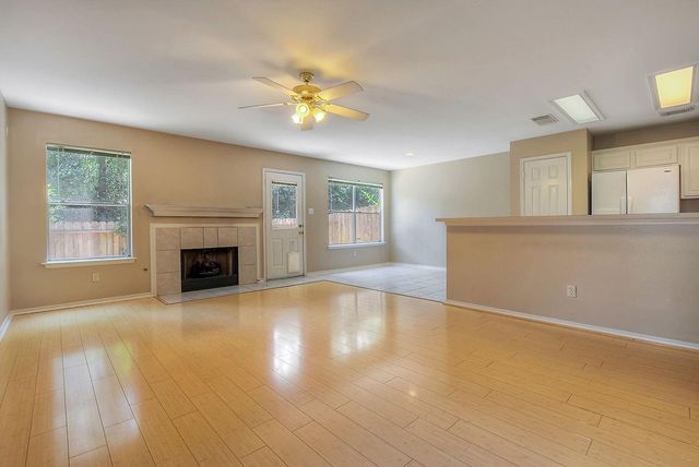 7 Newberry Trail Court, The Woodlands, TX 77382
