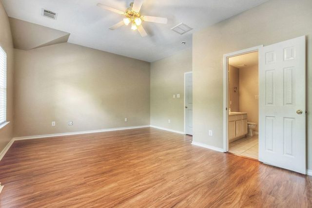7 Newberry Trail Court, The Woodlands, TX 77382