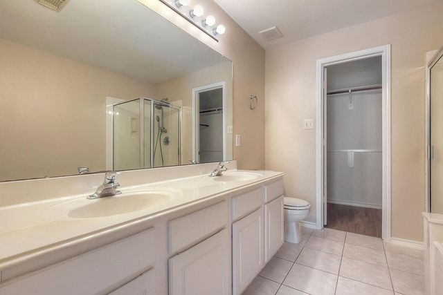 7 Newberry Trail Court, The Woodlands, TX 77382