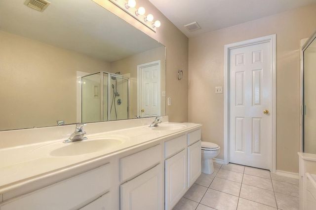 7 Newberry Trail Court, The Woodlands, TX 77382
