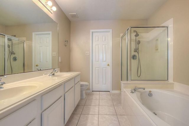 7 Newberry Trail Court, The Woodlands, TX 77382