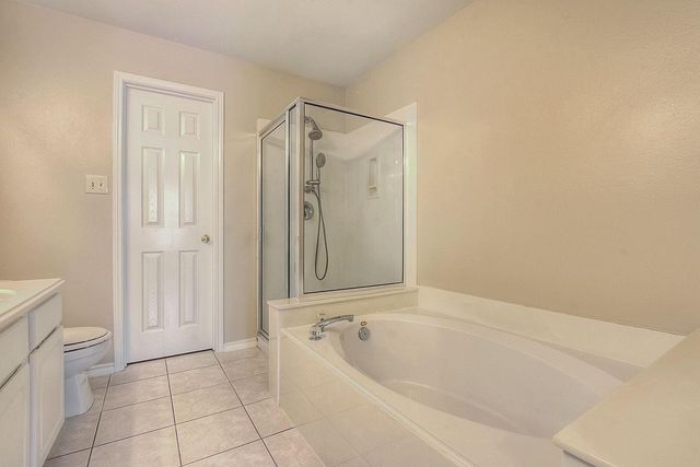 7 Newberry Trail Court, The Woodlands, TX 77382