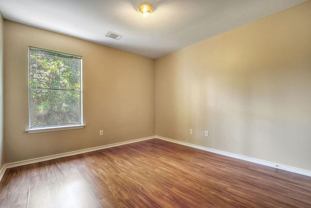 7 Newberry Trail Court, The Woodlands, TX 77382