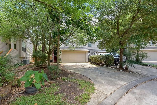 7 Newberry Trail Court, The Woodlands, TX 77382